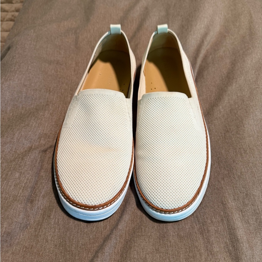 Talbots Cream Slip-On Loafers Women’s size 11 EUC